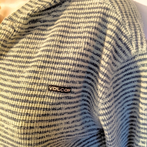 🐈Volcom‎ hoodie🐈 - Picture 3 of 8